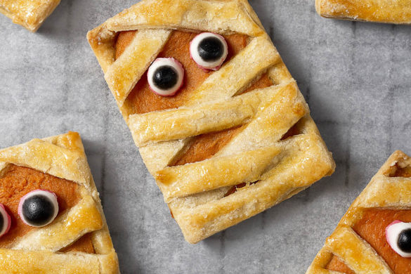 Halloween Pumpkin Pie Mummies